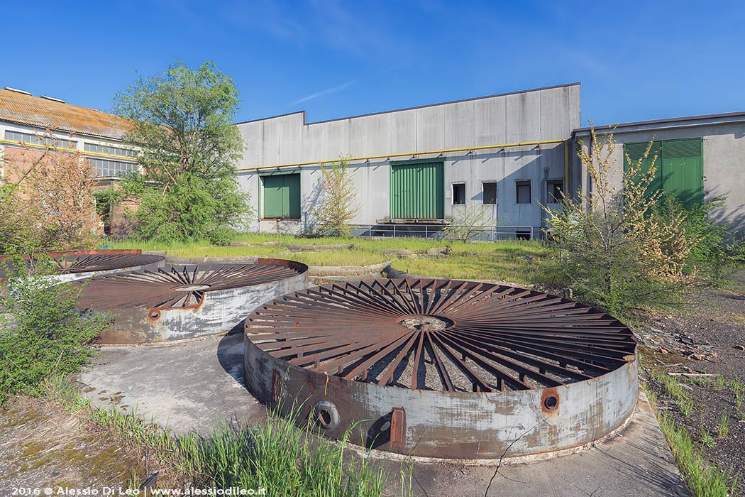 Capannone abbandonato urbex.jpg